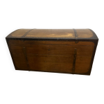 Vieille malle en bois