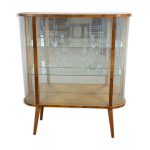 Vitrine art d�co �l�gante avec gravure florale