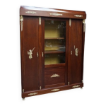 Vitrine bibliothque empire en acajou avec dcoration en bronze dor et trois portes.