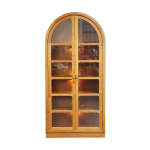 Vitrine danoise vintage élégante avec panneaux en verre et éclairage d'ambiance Vitrine danoise vintage élégante avec panneaux en verre et éclairage d'ambiance