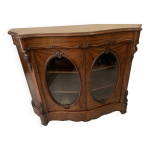 Vitrine galbé en acajou napoléon 3. possède deux portes et deux étagère. Vitrine galbé en acajou napoléon 3. possède deux portes et deux étagère.