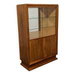 Vitrine de style art dco en noyer vers 1950