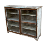 Vitrine en teck birman avec portes coulissantes