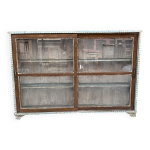 Vitrine en teck birman avec portes coulissantes