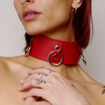 The sinners collier en cuir collection anneaux rouge rouge