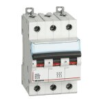 Disjoncteur magntothermique bticino 20a 3 ples 6ka courbe d 3 modules fn83d20