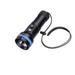 Torche xtar d26 2500 court diving flashlight rechargeable avec chargeur et pile inclus Torche xtar d26 2500 court diving flashlight rechargeable avec chargeur et pile inclus