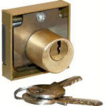 Serrure en applique 3 goupilles 40x40mm cylindre diamtre 22mm gauche - devismes - 12154g - bronze
