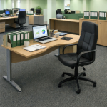 Axess industries bureau fonctionnel avec voile de fond long. plateau 180 angle gauche