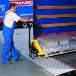 Axess industries hayon en aluminium sur charnires type d'accroche tube acier  souder . . .