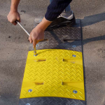 Axess industries ralentisseur routier pour voies prives long. 1430 mm haut. 30 mm