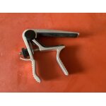 Capodastre a vis pour guitare folk