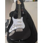 Guitare electrique pour gaucher marque stagg