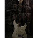 Guitare stratocaster squier blanche Guitare stratocaster squier blanche