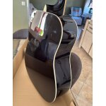 Je vend une guitare acoustique de la marque eko guitare