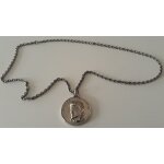 Johnny hallyday medaille avec sa chaine rock'n'roll man 1997