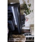 Vends piano droit. il a 1 an . 88 touches piano et 3 pdales
