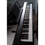 Piano yamaha , support et pédale Piano yamaha , support et pédale