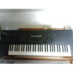 Un synthetiseur yamaha sy85 en bon etat + disquette sons Un synthetiseur yamaha sy85 en bon etat + disquette sons