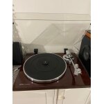 Tourne disque akai professional bt 500.