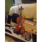 A vendre violon de moins de 3 ans avec de nombreux accessoires et l'etui . 250� le tout. merci de me ...