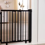 Barri�re de porte pivotante en bois noir (58 - 105 cm)