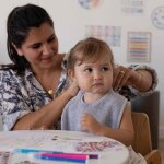 Bavoir premier �ge en �ponge gris