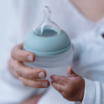 Biberon anti - colique en silicone ivy green (240 ml)