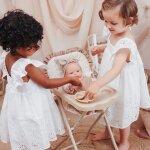 Chaise haute pour poup�e avec plateau et bavoir teresa