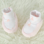 Chaussons en coton roses sophie la girafe (1 - 3 mois)