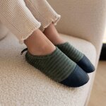 Chaussons les petits velours gris vert (pointures 18 - 20)