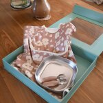 Coffret cadeau set repas couverts et bavoir savannah bloom