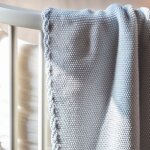 Couverture tricot b�b� bleu (75 x 100 cm)