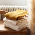 Couverture en tricot et flanelle moutarde (75 x 100 cm)