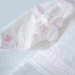 Doudou peluche augustin le lapin rose