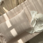 Drap housse percale de coton ray� peach (60 x 120 cm)