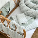Gigoteuse d'�t� en gaze de coton ray� vert de gris (0 - 6 mois)