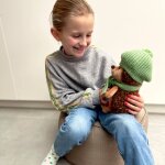 H�risson avec b�ret vert prickle (20 cm assis)