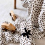 Lange bianca mini l�opard greige (110 x 110 cm)