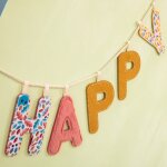 Lettre phosphorescente en tissu � suspendre h