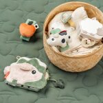 Livre d'�veil sensoriel tiny farm multicolore