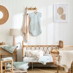 Lot de 2 bavoirs naissance en gaze de coton beige ray� galet