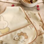 Lot de 2 bavoirs plastifi�s miffy family farm