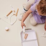 Mallette et accessoires de docteur en bois blanc