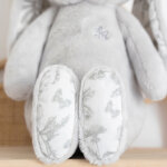 Peluche augustin le lapin gris (25 cm)