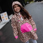 Poncho de pluie l�opard (7 - 9 ans)
