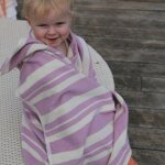 Serviette de plage ray�e parme personnalisable (70 x 140 cm)