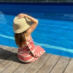 Serviette de plage ray�e tangerine personnalisable (70 x 140 cm)