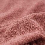 Serviette de toilette en �ponge rose (70 x 140 cm)