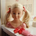T�te � coiffer violet